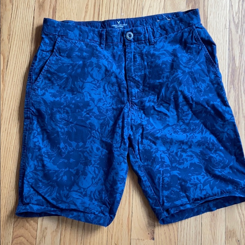Mens cargo shorts - size 31